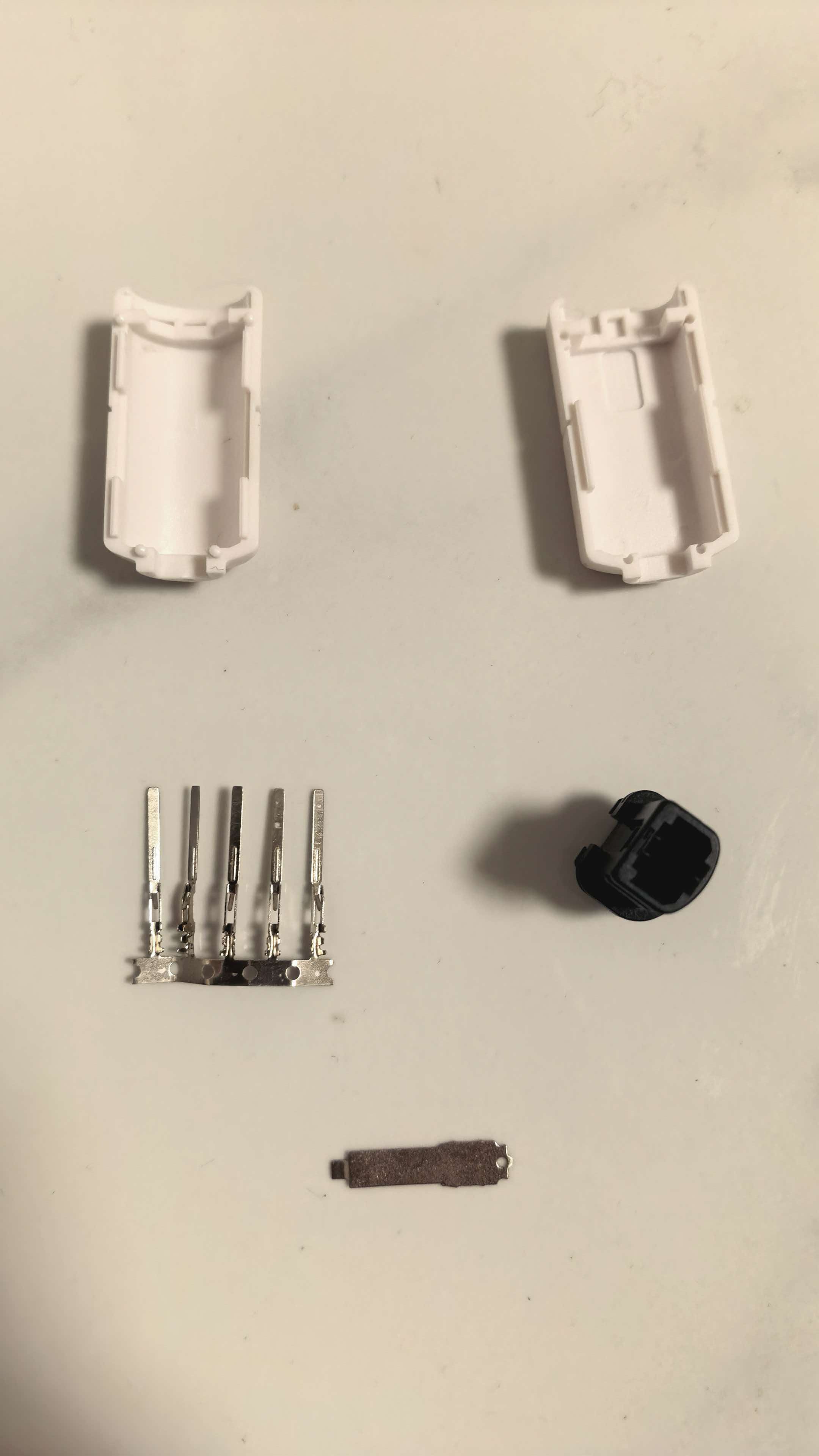 Un set di connettori maschio p - Shelly Plug recensione e prezzo