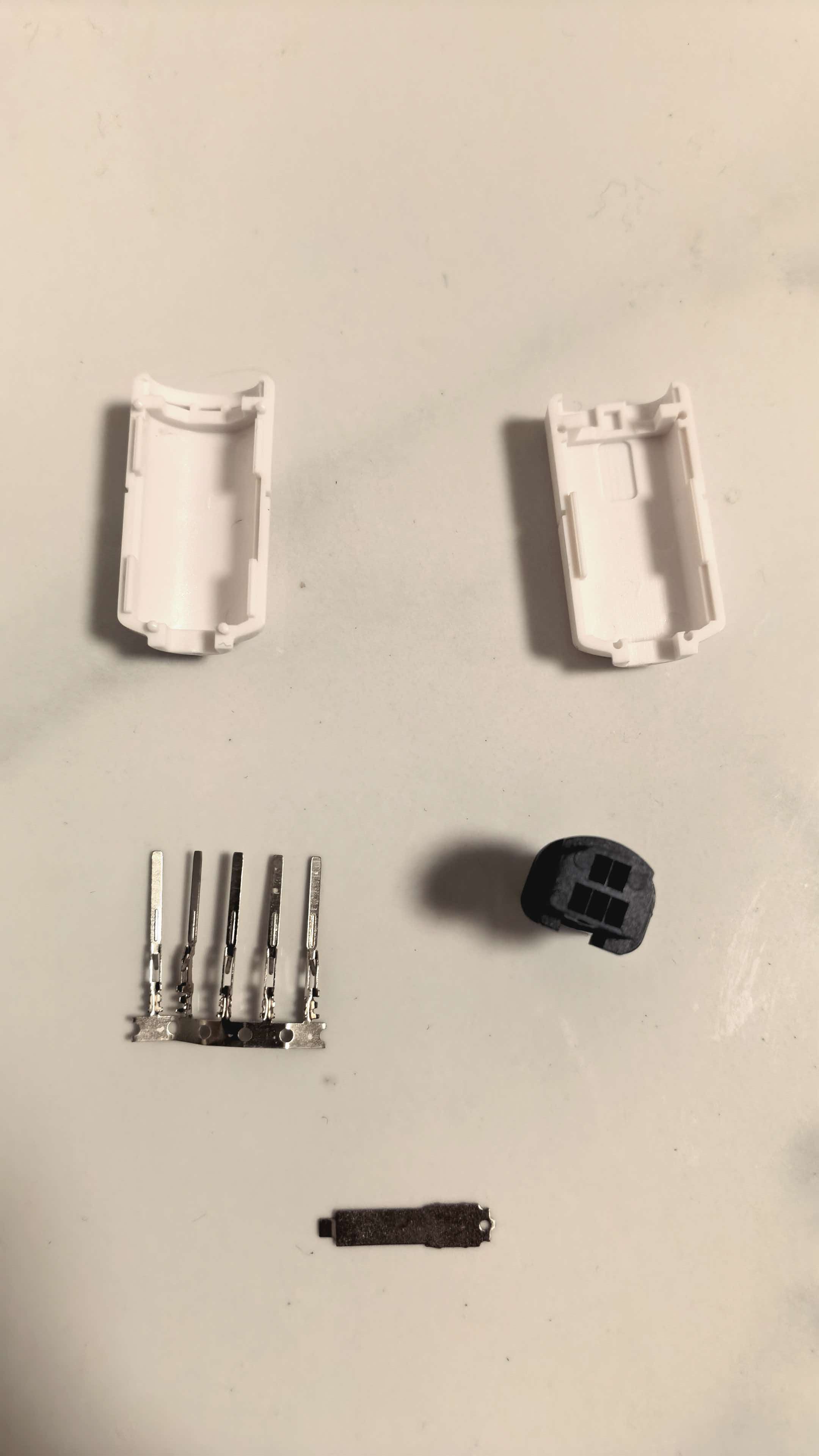 Un set di connettori maschio p - Shelly Plug recensione e prezzo