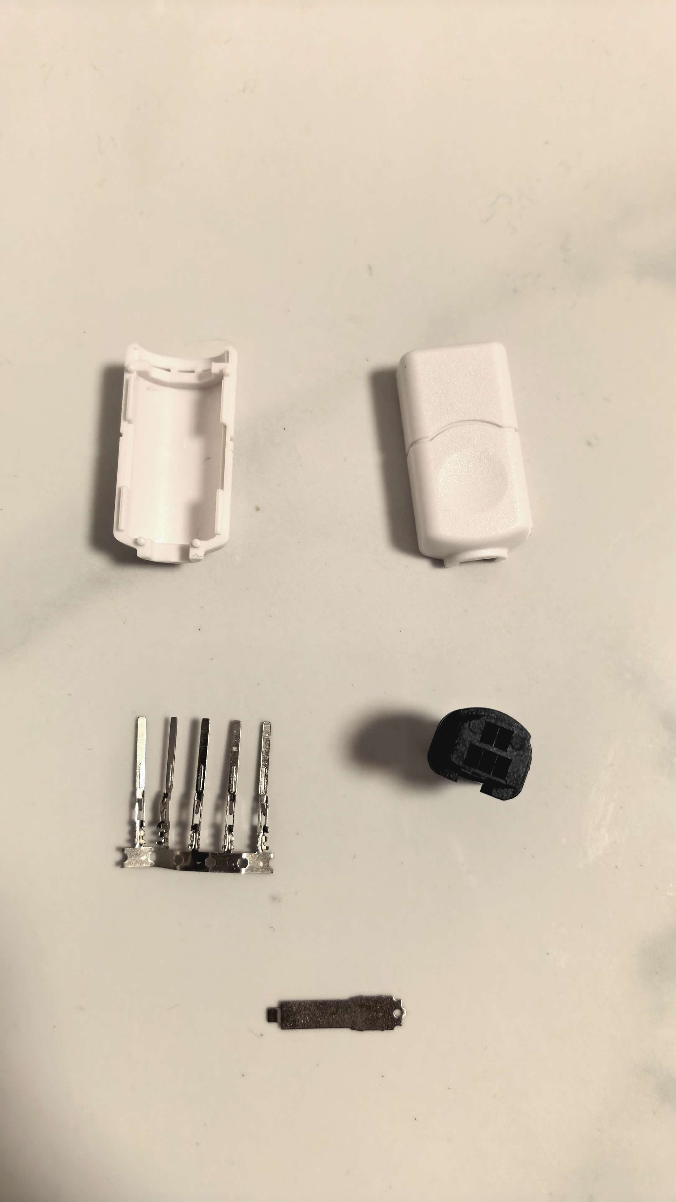 Un set di connettori maschio p - Shelly Plug recensione e prezzo
